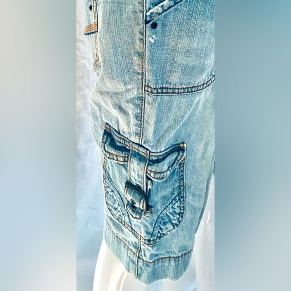 No Boundaries Robo blue distressed denim jeans knee length shorts. Size 9. NWOT. - Picture 2 of 8